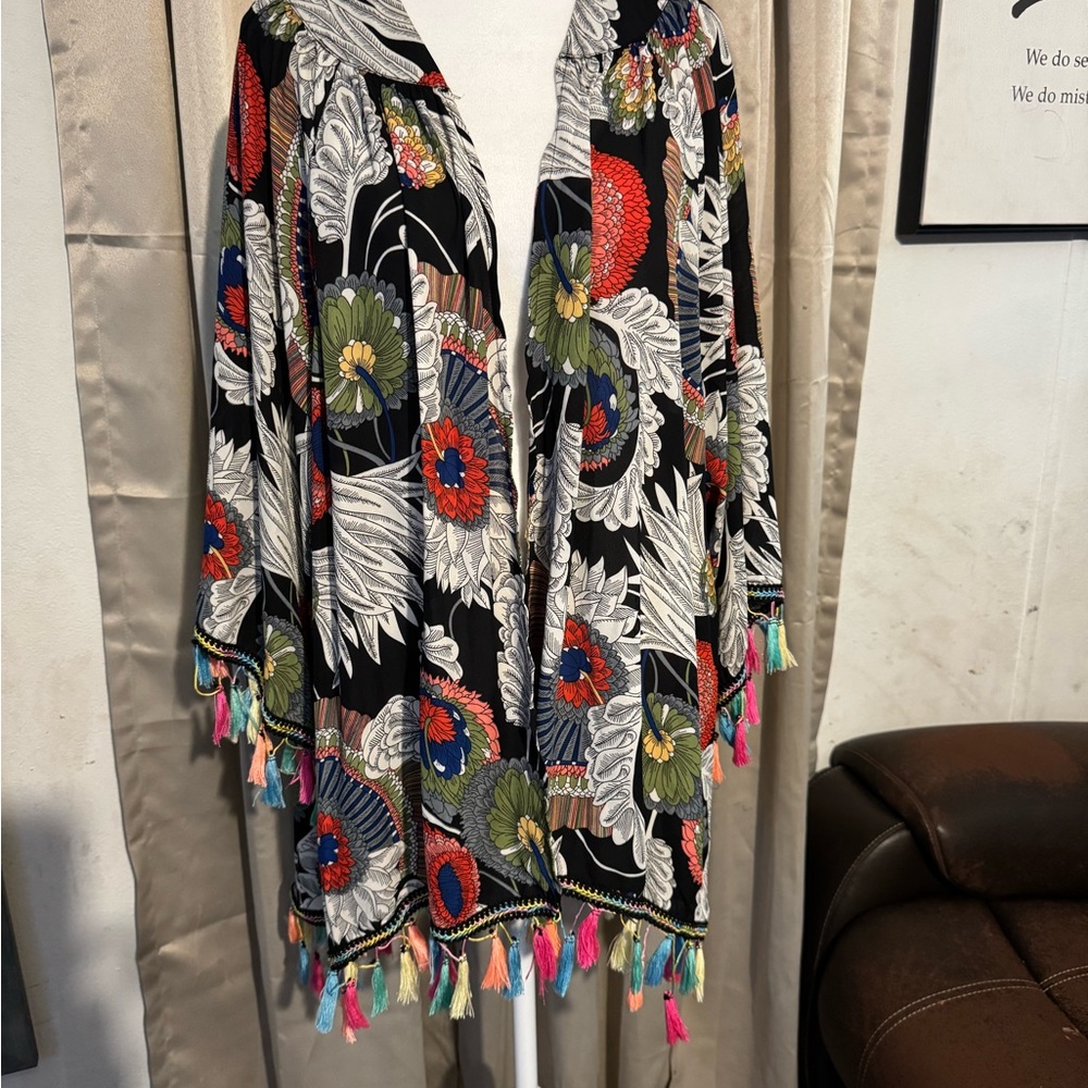 JODIFL Black and White Floral Top